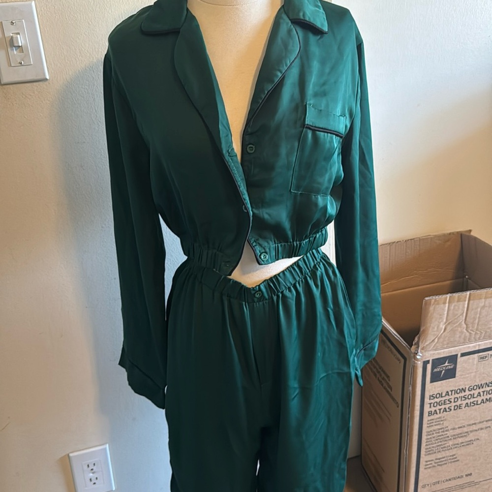 Two piece out fit. If u want to wear it as sleep wear u can